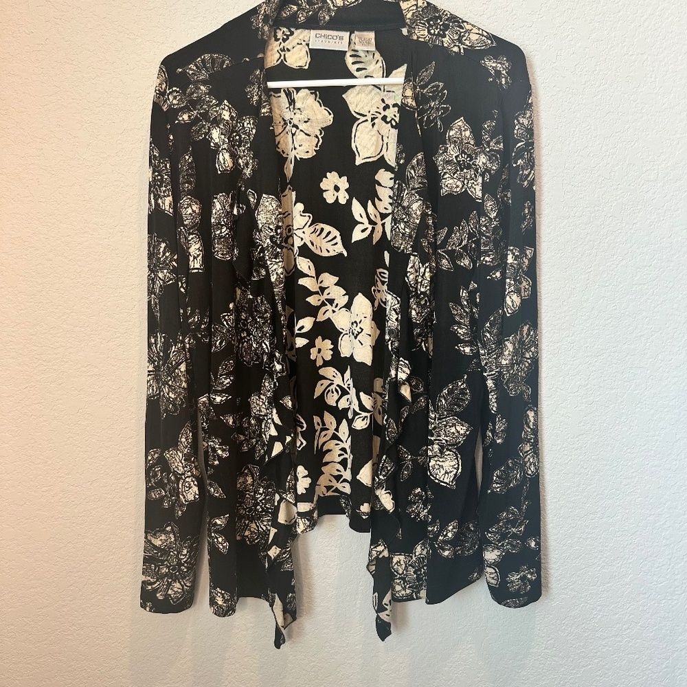 Chico’s Travelers Black Cream Floral Open Front Ruffle Cardigan - Size XL - EUC